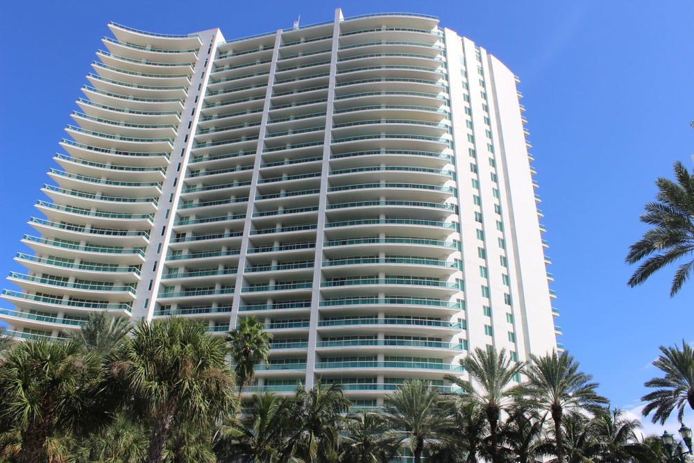 Porto Vita north tower condo photo 2